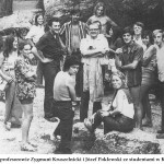 lata 70 obecni profesorowie Zygmunt Kruszelnicki i Józef Poklewski ze studentami w Kętrzynie